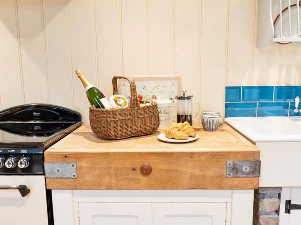 Pass The Keys Goose Feather Barn, Wedmore Luxury Cottage For Two Exterior foto